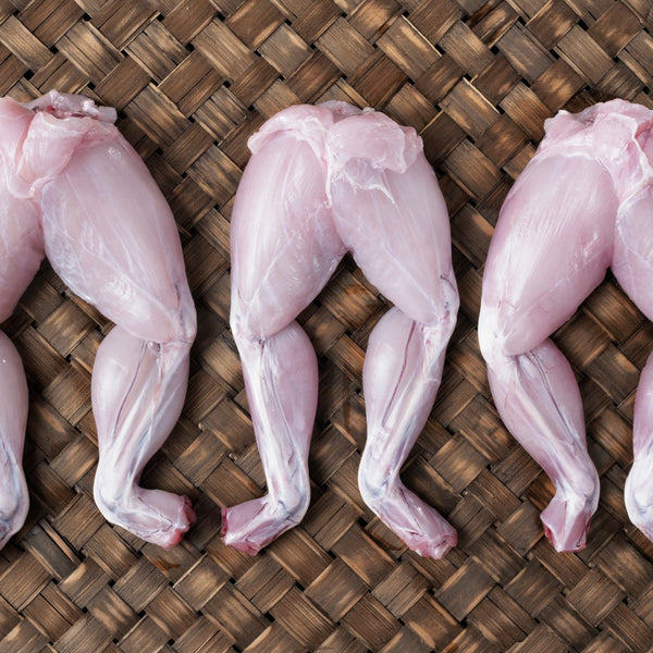 Premium frozen frog legs in 800g pack, showcasing high-quality culinary delicacy ready for gourmet preparation