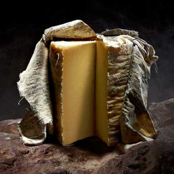 Cave Aged cheddar cheese - Les Gastronomes