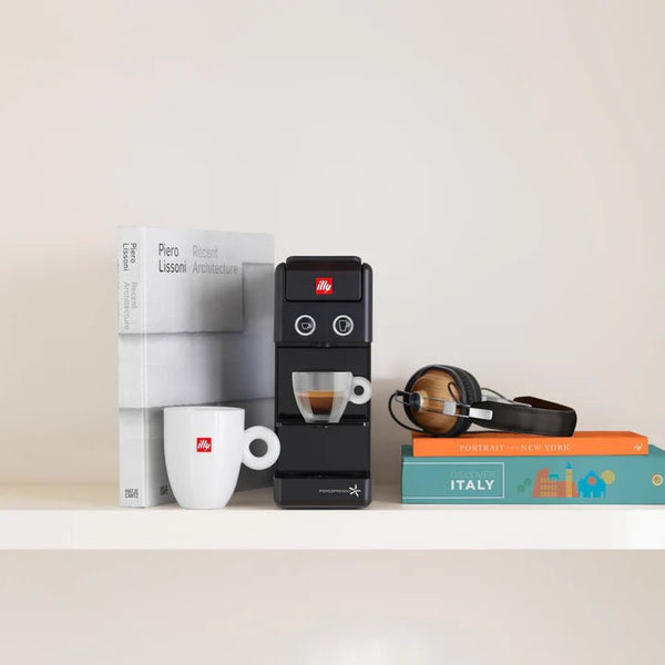 Machine à espresso Y3.3 iperEspresso, compact home coffee maker with modern design, black color, perfect for authentic Italian espresso