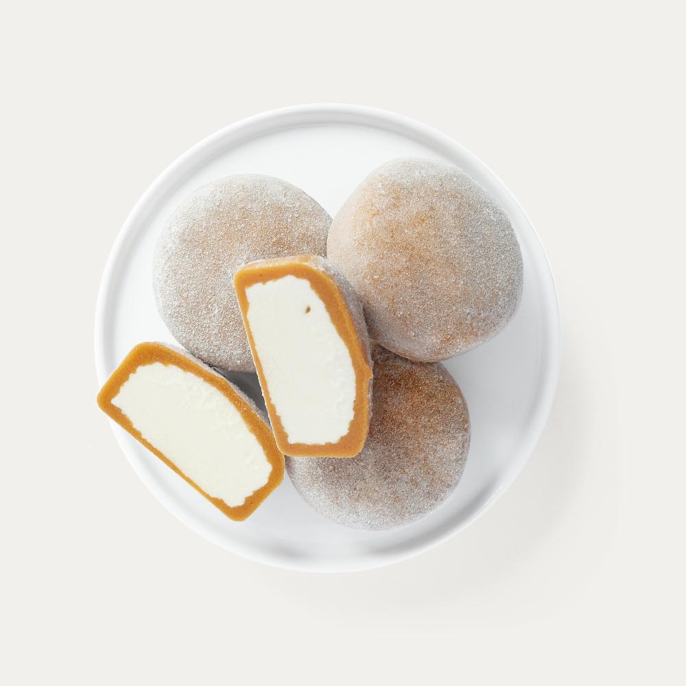 http://www.lesgastronomes.ae/cdn/shop/products/salted-caramel-mochi-ice-cream-set-of-8-pieces-154887.jpg?v=1677908589