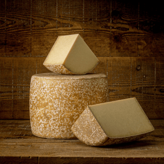 Cantal Entre - Deux by Les Freres Marchand - Les Gastronomes