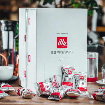 Capsule iperEspresso Classico medium roast coffee in red packaging for single-serve espresso machines